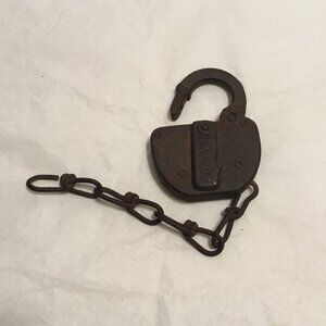 Antique Adlake C & O Railroad lock with chain from the 1920's